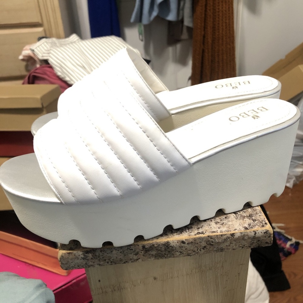 White platform slides